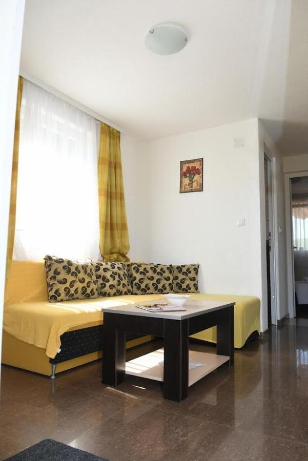 Sobe Alex Apartment Veliko Gradiste Bagian luar foto