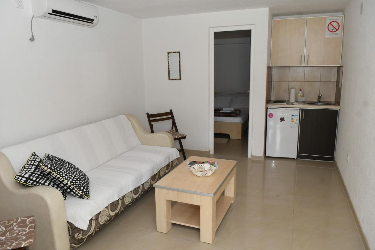 Sobe Alex Apartment Veliko Gradiste Bagian luar foto